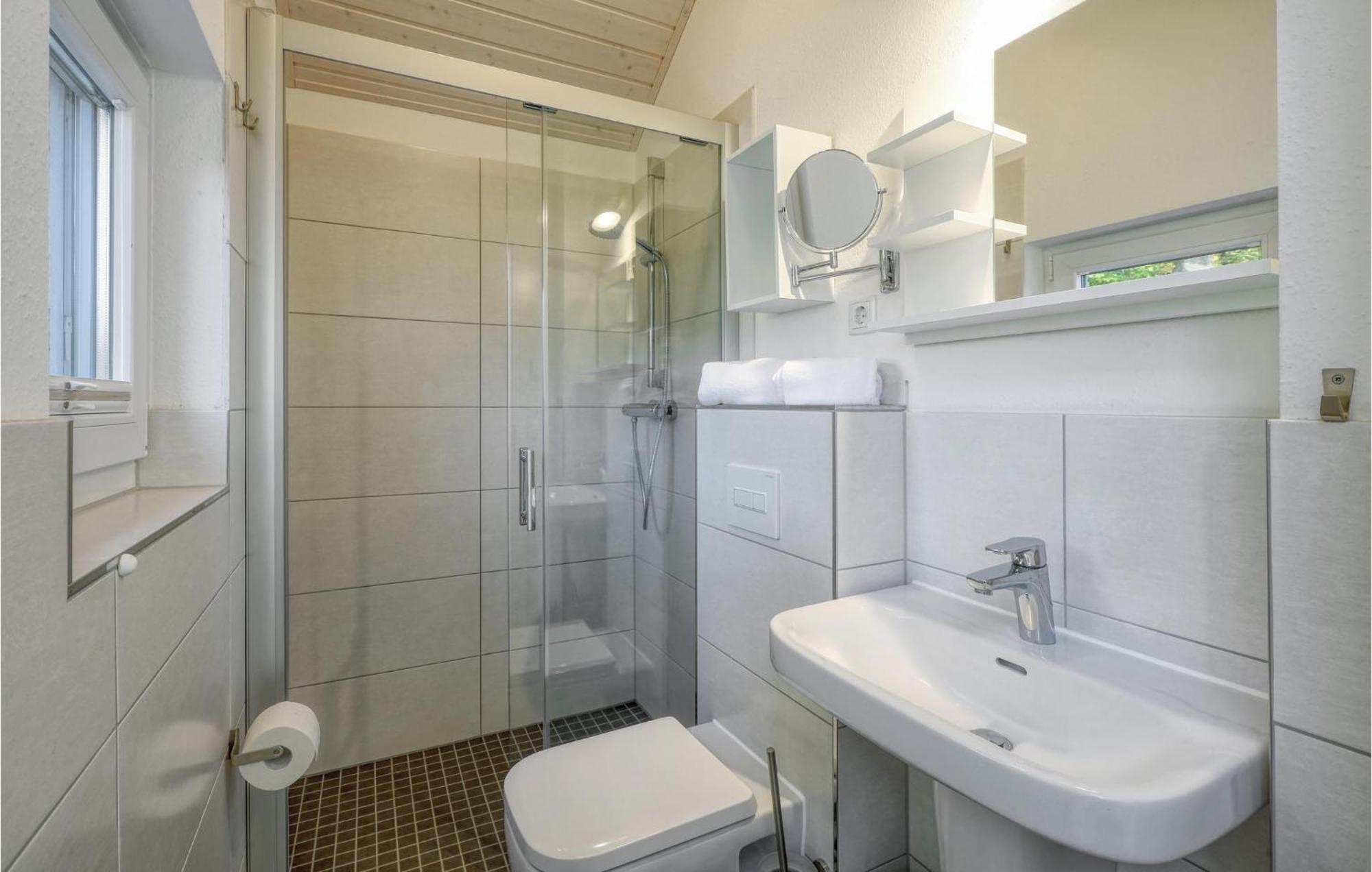 Stunning Home In Krems Ii-Warderbrueck With Wifi Gols Exterior foto